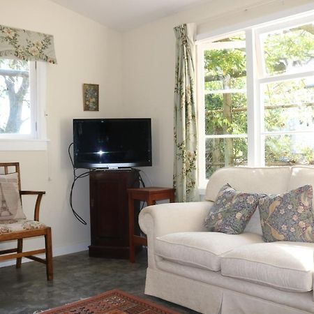 The Leafy Flat Appartamento Havelock North Esterno foto